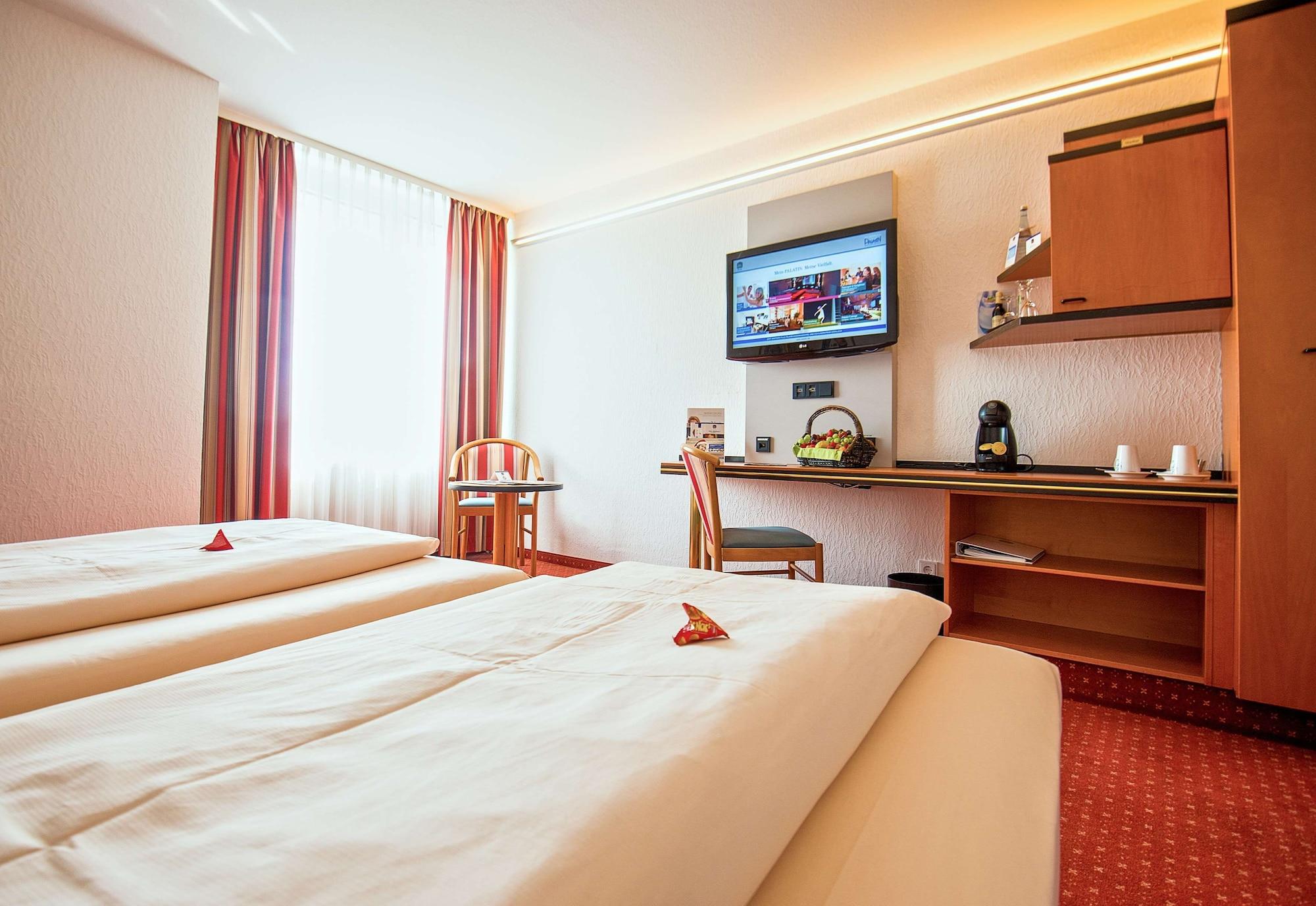 Best Western Plus Palatin Kongresshotel Вислох Екстериор снимка