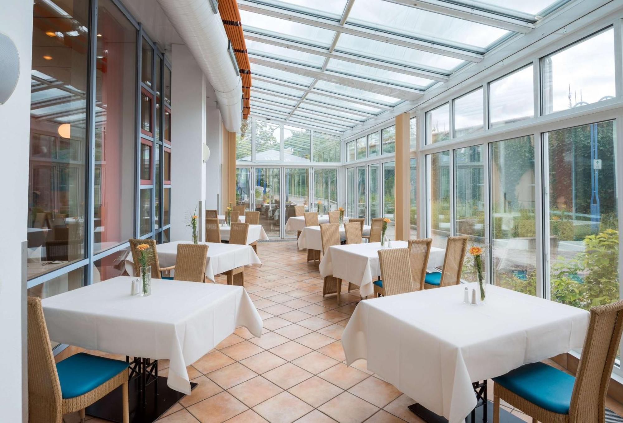 Best Western Plus Palatin Kongresshotel Вислох Екстериор снимка