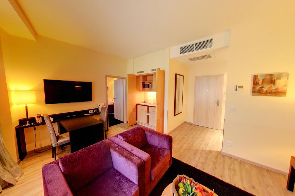 Best Western Plus Palatin Kongresshotel Вислох Екстериор снимка